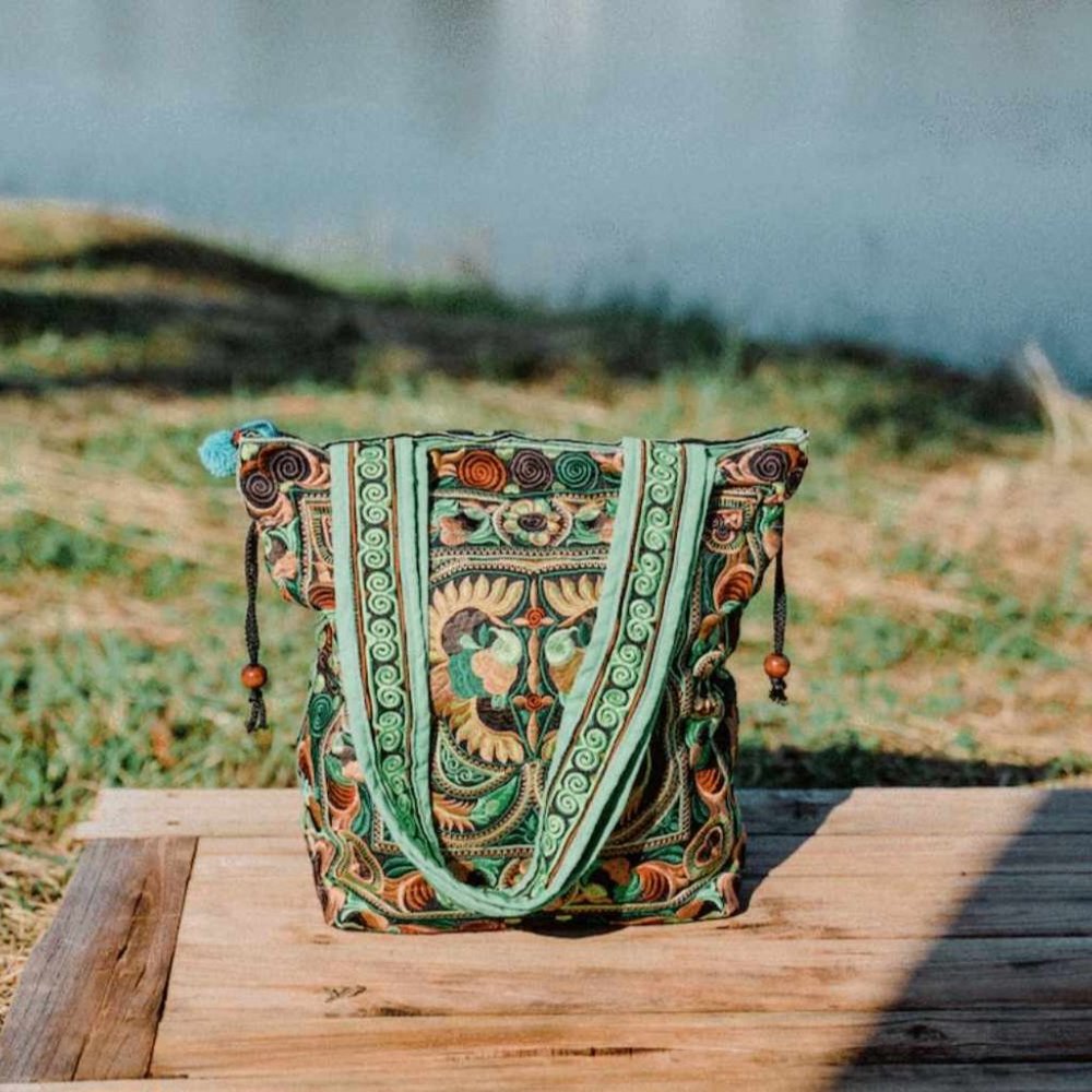 Green Bird Pattern Embroidered Purse